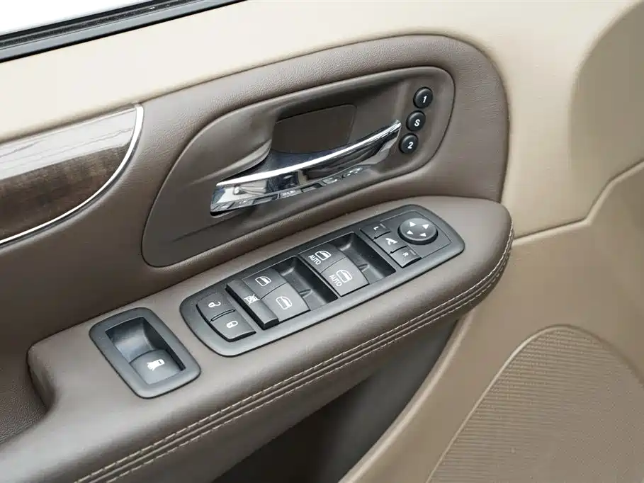 Chrysler Grand Voyager (Import) 2017 2013 3.6L Luxury Edition