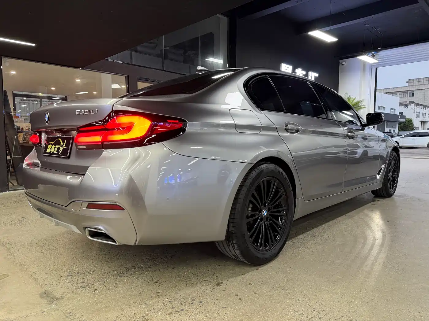 Photo 14 - BMW 5 Series