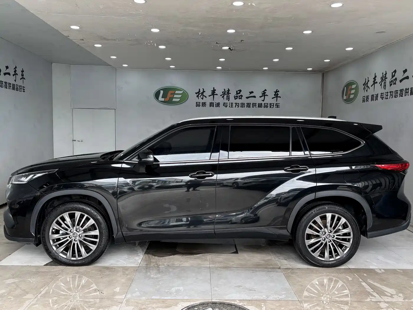 Toyota Highlander 2022 380T 4WD Premium 7-Seater фото 4