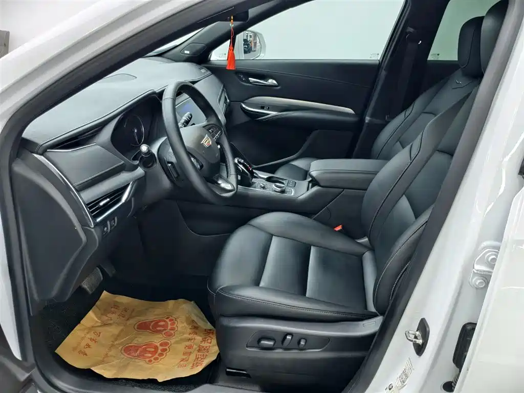 Cadillac XT4 2021 28T FWD Premium Edition фото 4