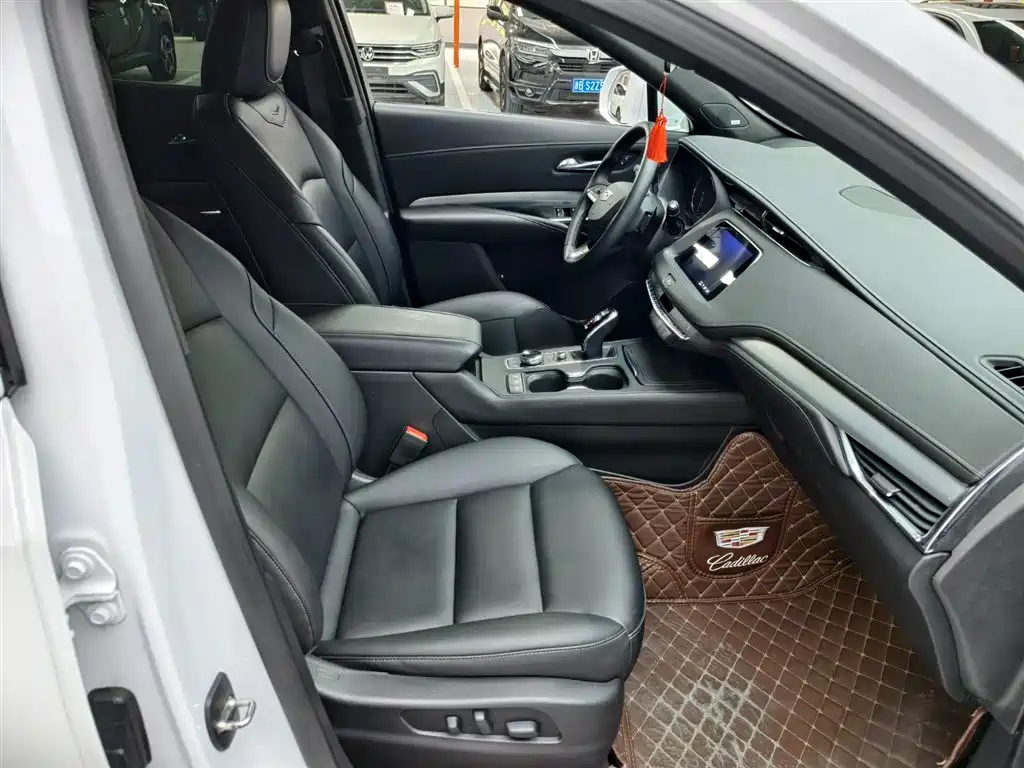 Cadillac XT4 2021 28T FWD Premium Edition фото 10