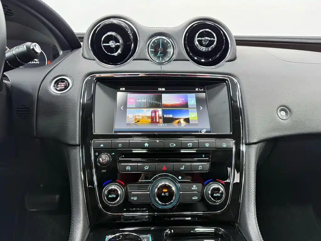 Jaguar XJ 2017 2016 XJL 3.0 SC 2WD Elegance Business Edition