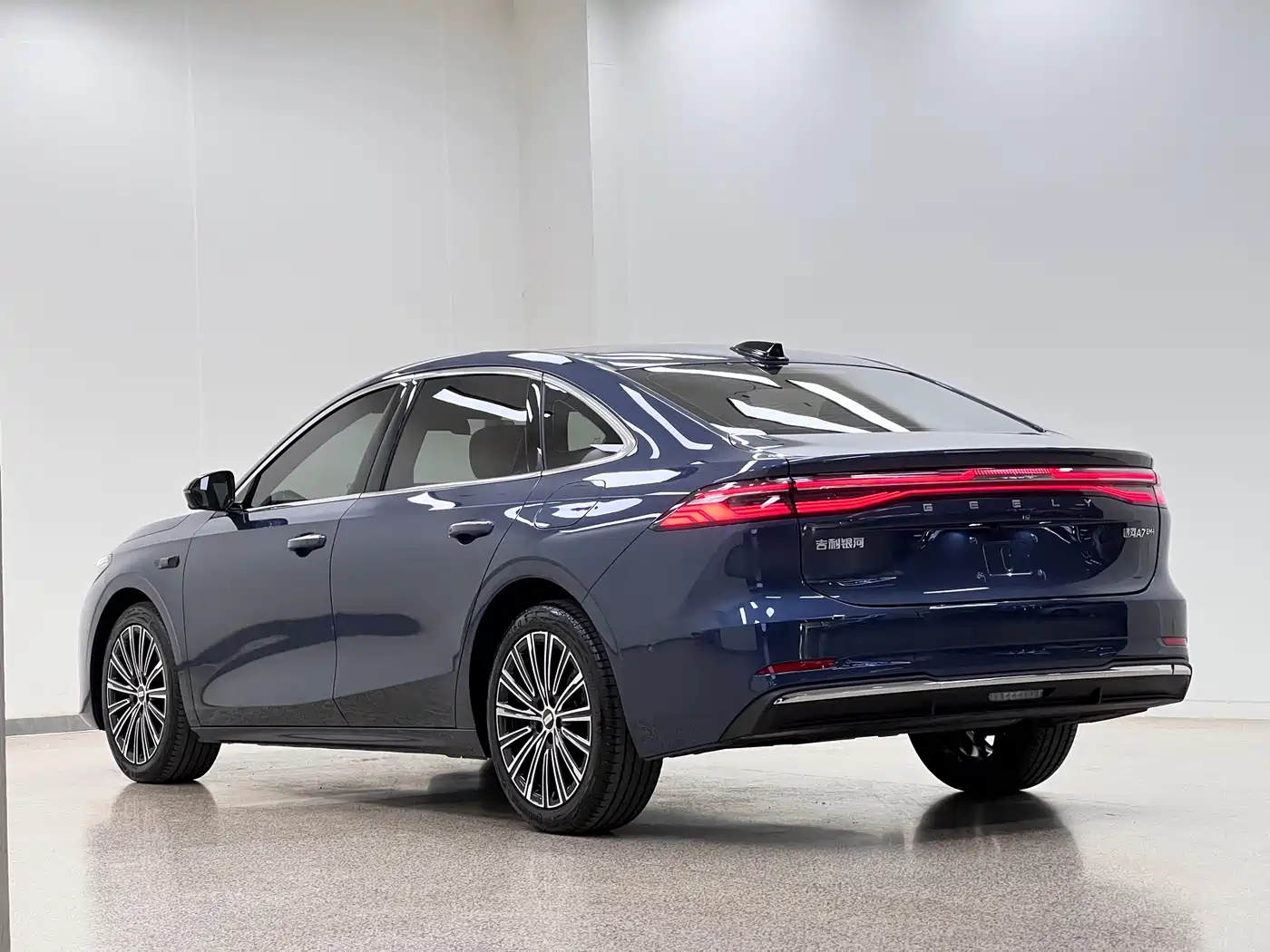 Geely Galaxy Galaxy A7 2025 EM-i фото 5