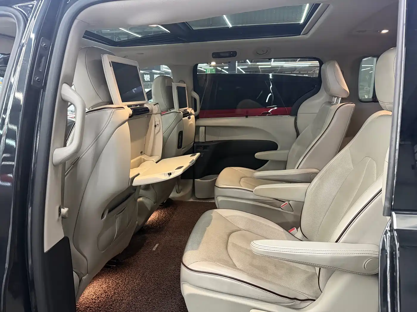 Chrysler Grand Voyager (Import) 2018 2017 3.6L Premium Edition
