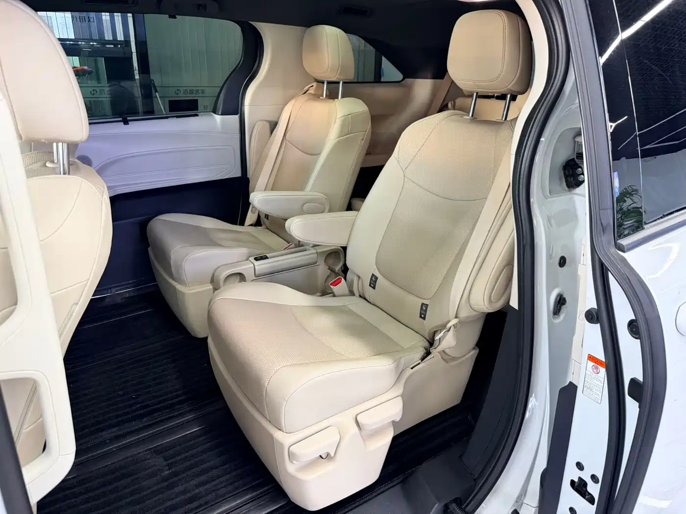 Toyota Granvia 2023 2.5L Hybrid Prestige PLUS Edition фото 11
