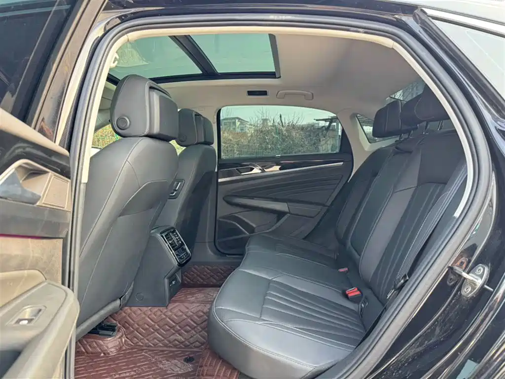 Volkswagen Passat 2025 Outstanding 380TSI Dragon Glory Edition фото 13