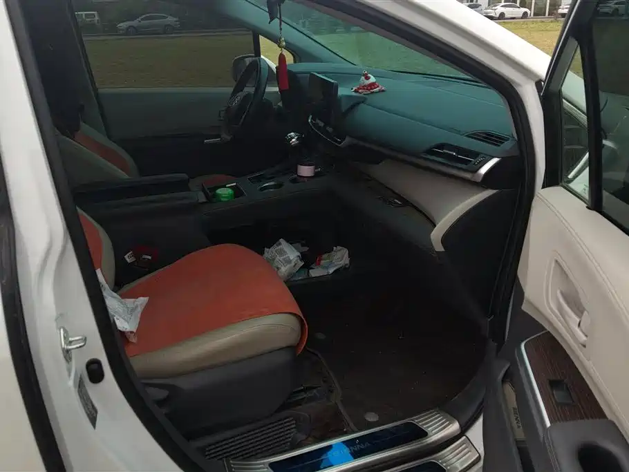 Toyota Sienna 2024 2.5L Hybrid Comfort Edition фото 8