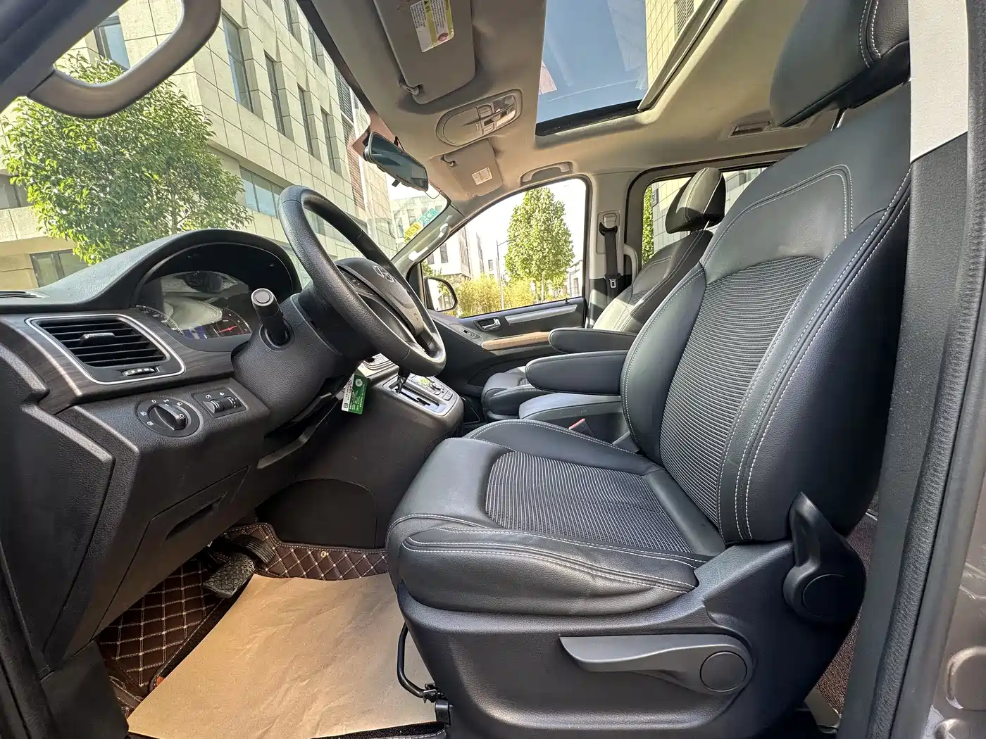SAIC Maxus Maxus G10 2018 PLUS 2.0T Automatic Luxury Edition фото 12