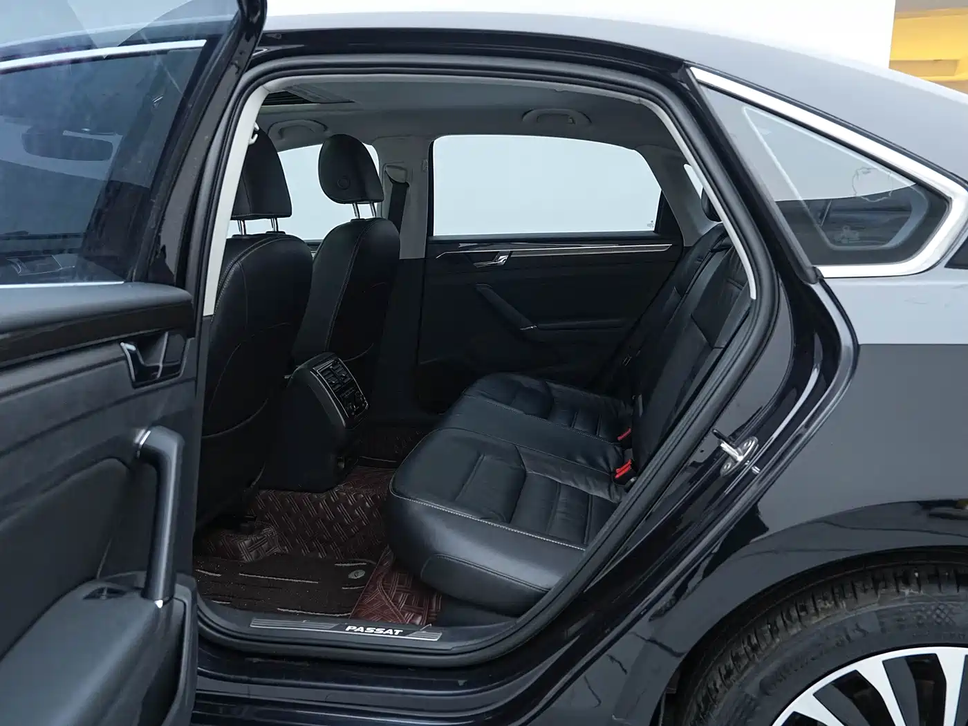 Volkswagen Passat 2016 330TSI DSG Executive Edition фото 15