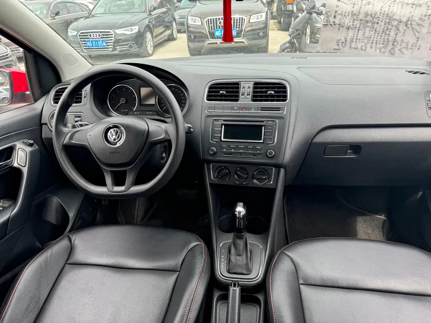 Volkswagen Polo 2014 1.6L Automatic Comfort Edition фото 6