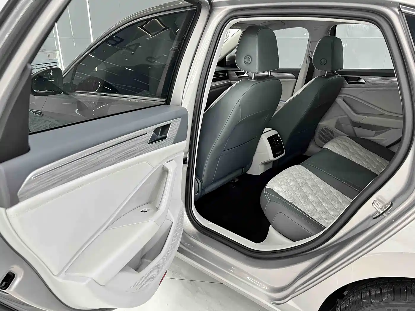 Volkswagen Sagitar 2023 280TSI DSG Surpass Plus Edition фото 13