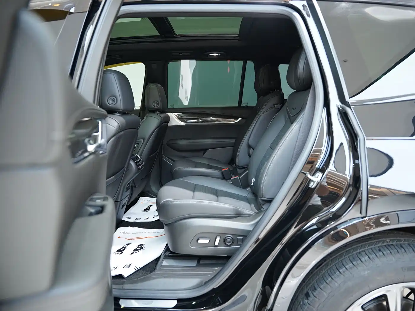 CADILLAC XT6