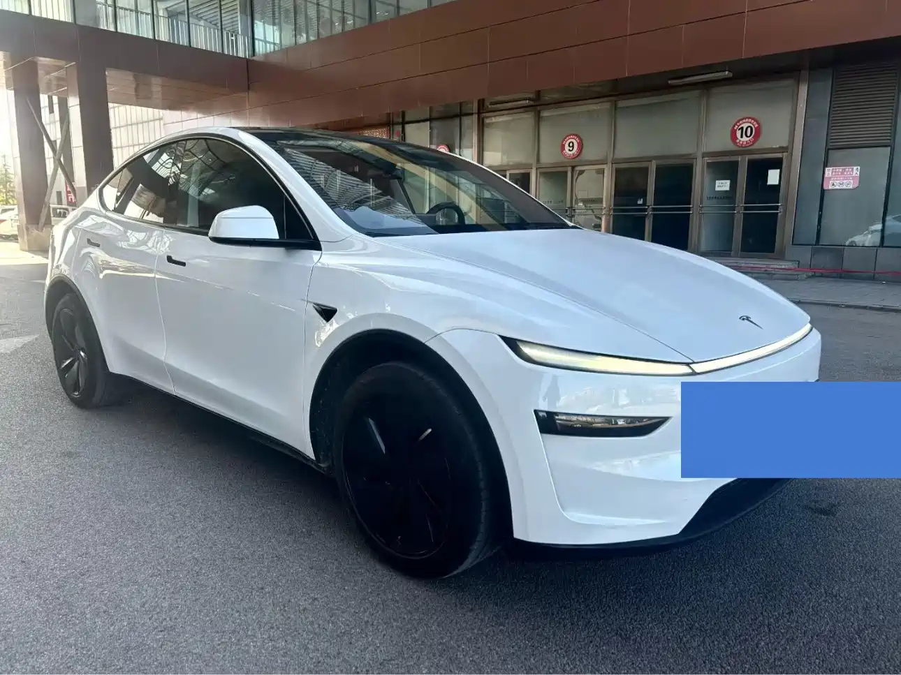 TESLA MODEL Y