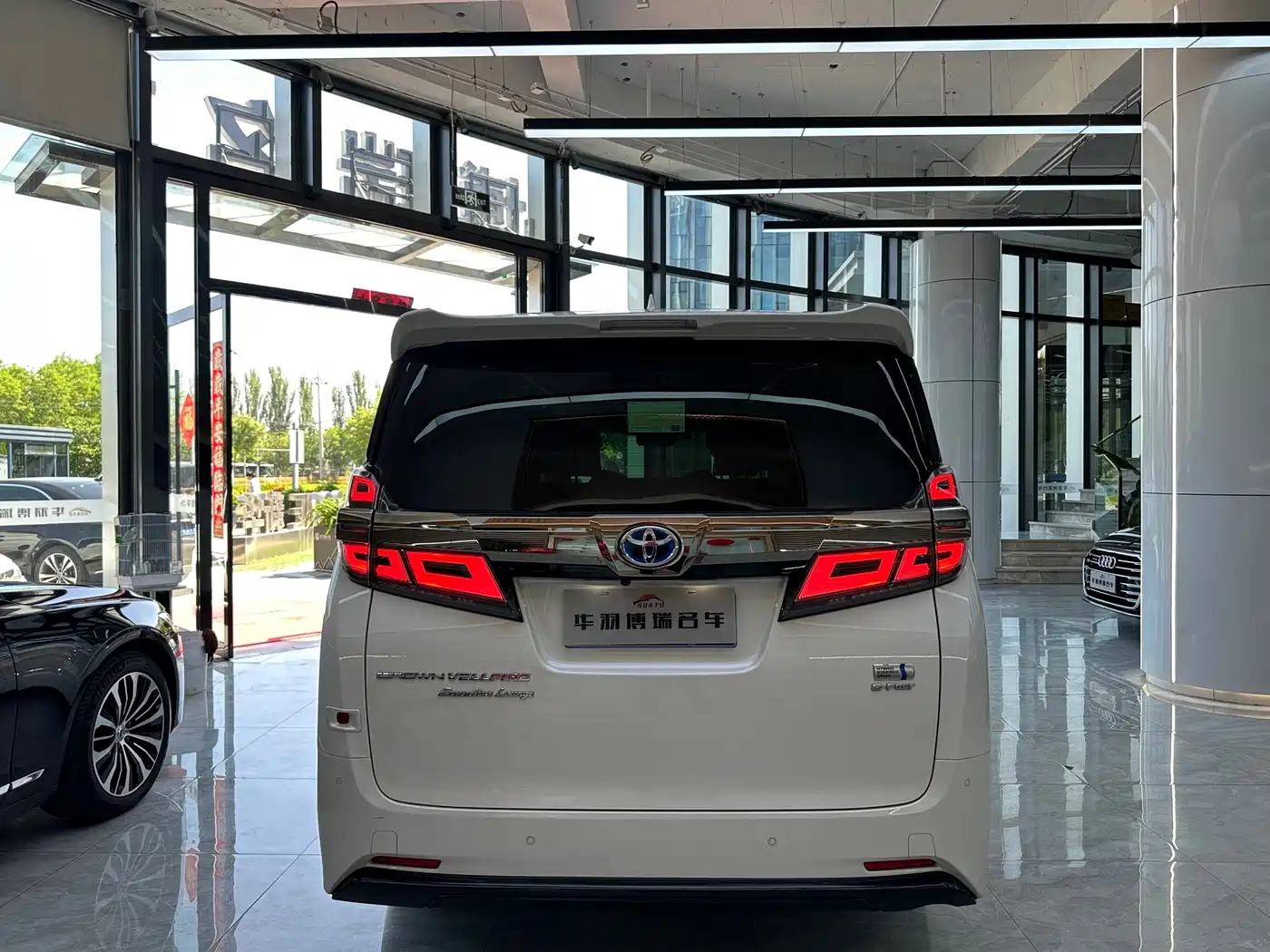 Toyota Vellfire 2021 Crown Hybrid 2.5L HV Premium Edition фото 24
