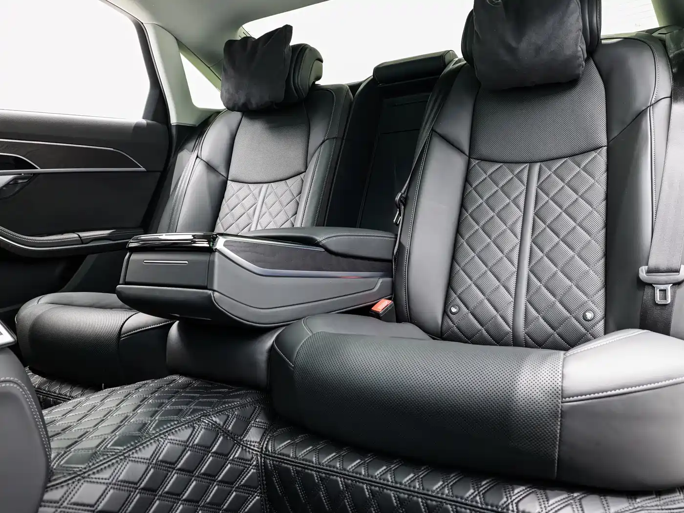 Audi A8 2023 A8L 50 TFSI quattro Exclusive фото 12