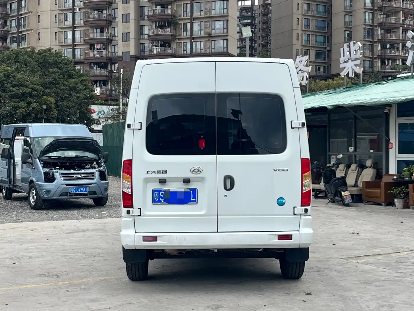 SAIC Maxus Xintu V80 2023 2.0T PLUS Manual All-round King Long Wheelbase Medium Roof 6/7/8/9-seater фото 5