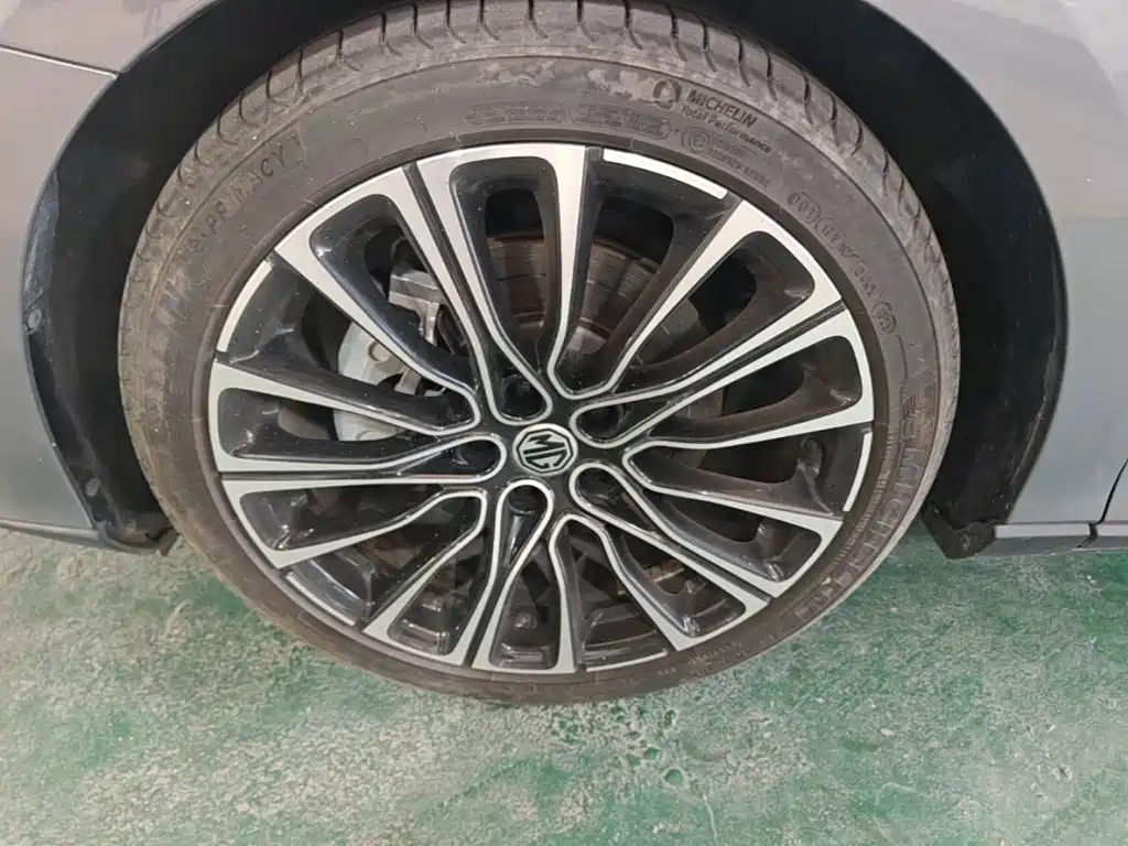 Фото 23 - MG MG7