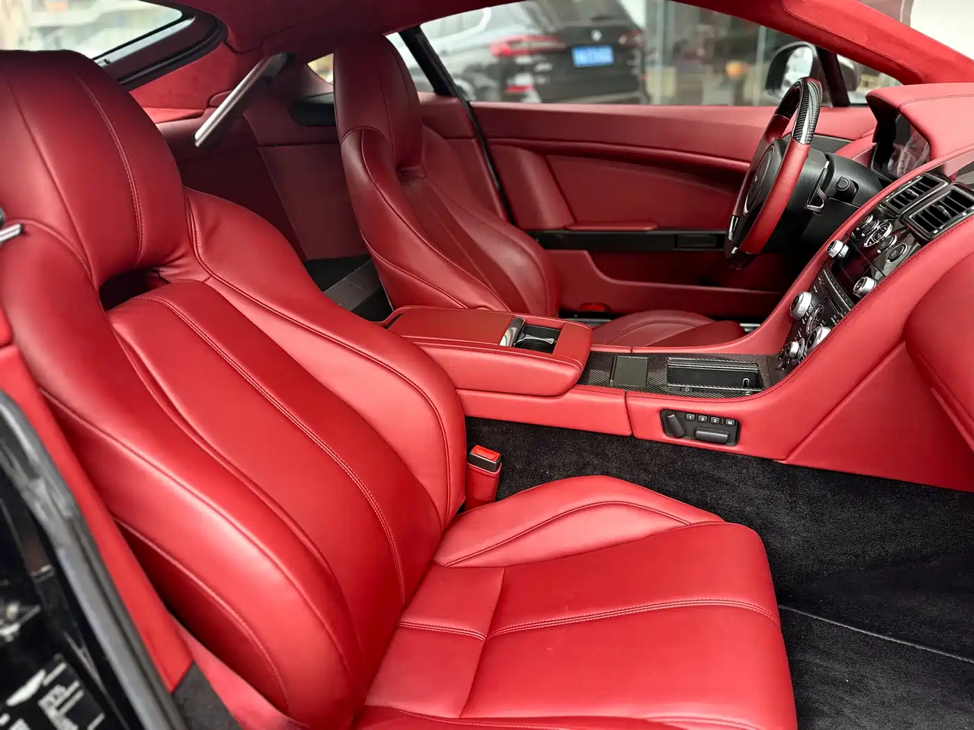 Aston Martin V8 Vantage 2011 4.7L Sportshift Coupe фото 9