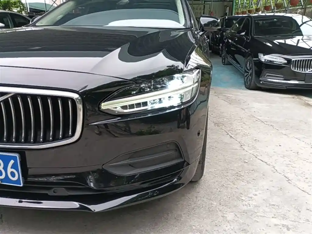 Photo 24 - Volvo S90