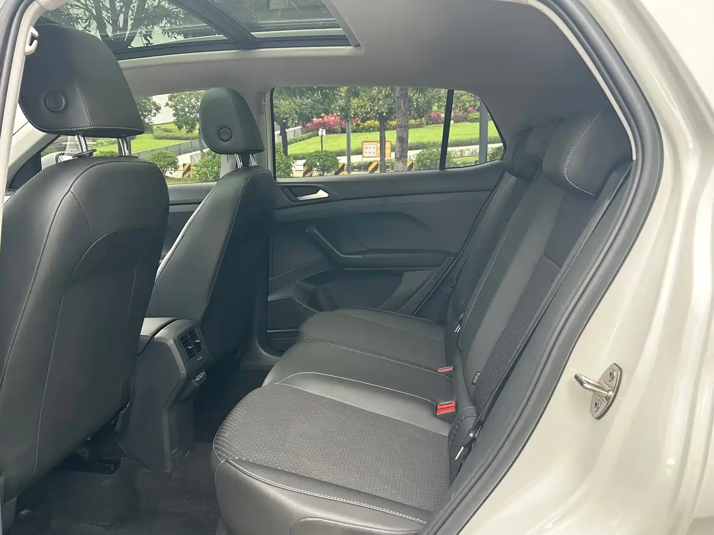 Volkswagen Tanying 2021 1.5L Automatic Smart Connect Edition фото 8