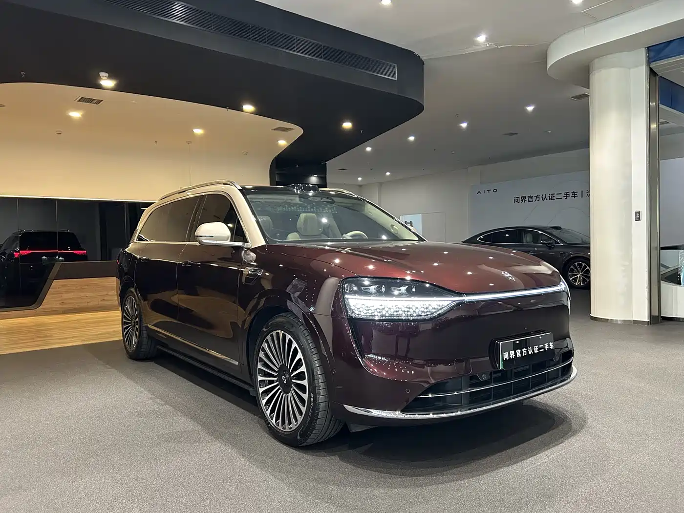 AITO Wenjie AITO M9 2025 Extended Range Ultra 52kWh 6-Seater фото 3