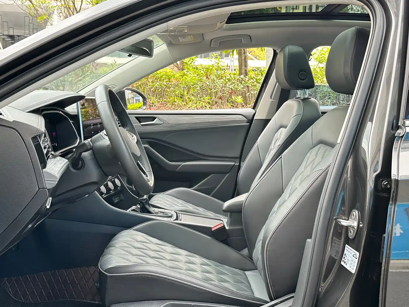 Volkswagen Sagitar 2023 300TSI DSG Surpassing Edition фото 4