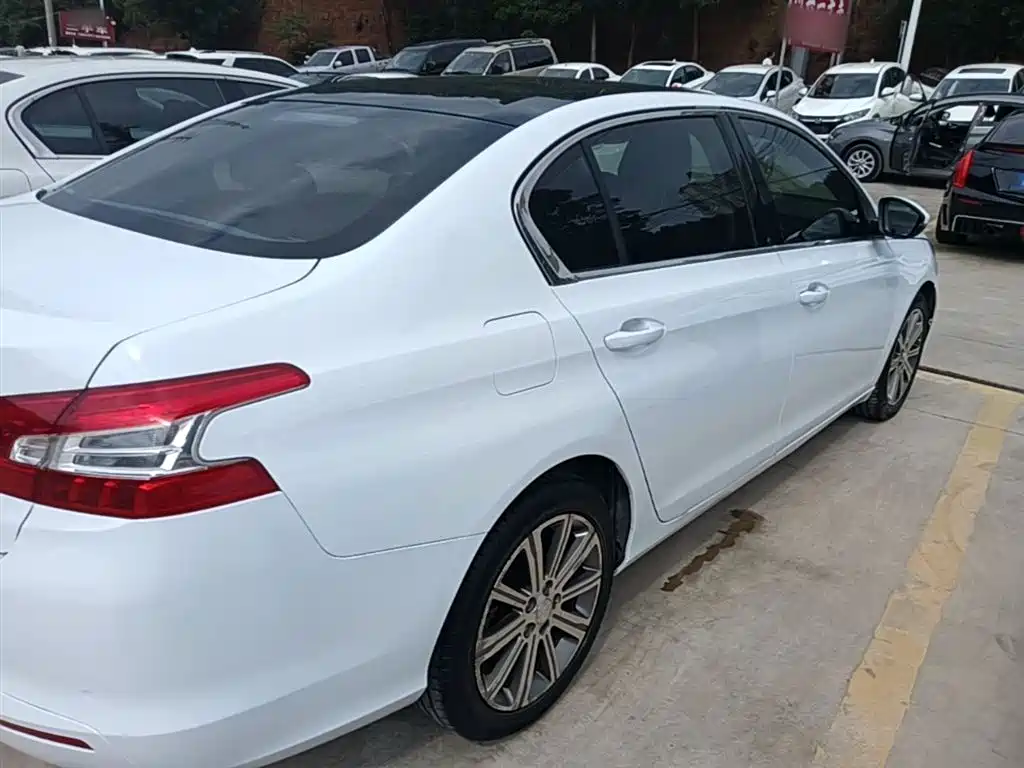 Peugeot 408 2014 1.8L Automatic Luxury Edition фото 7