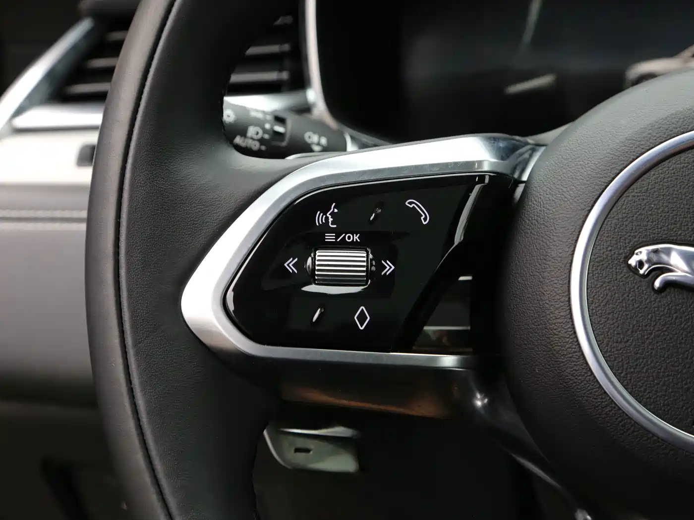 Jaguar F-PACE 2024 2024 P250 R-Dynamic SE