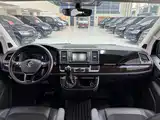 Photo 10 - Volkswagen Multivan