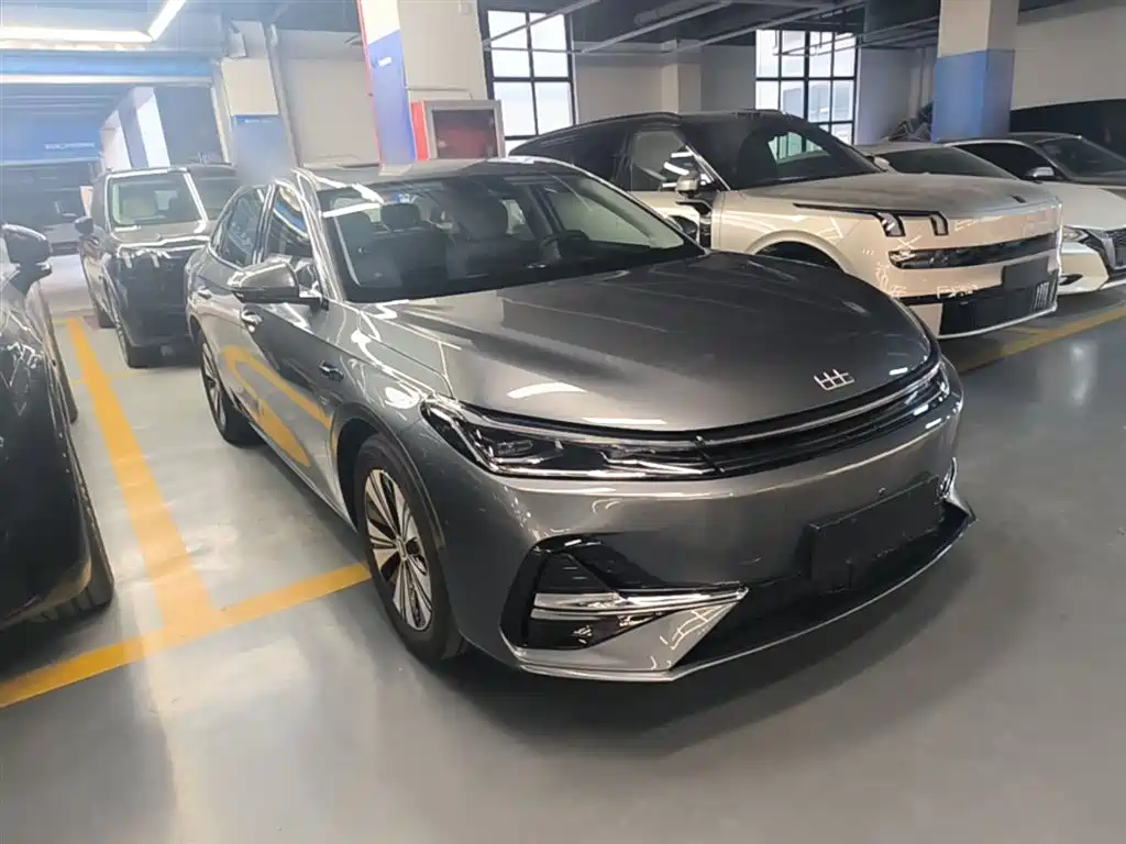 Geely Galaxy Galaxy A7 2025 EM-i 150km Explorer+ Edition фото 4