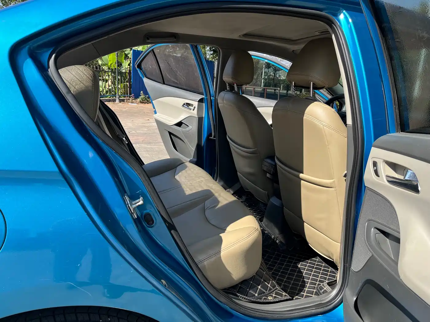 Chevrolet Sail 2015 Sail 3 1.5L AMT Happiness Sunroof Edition фото 11