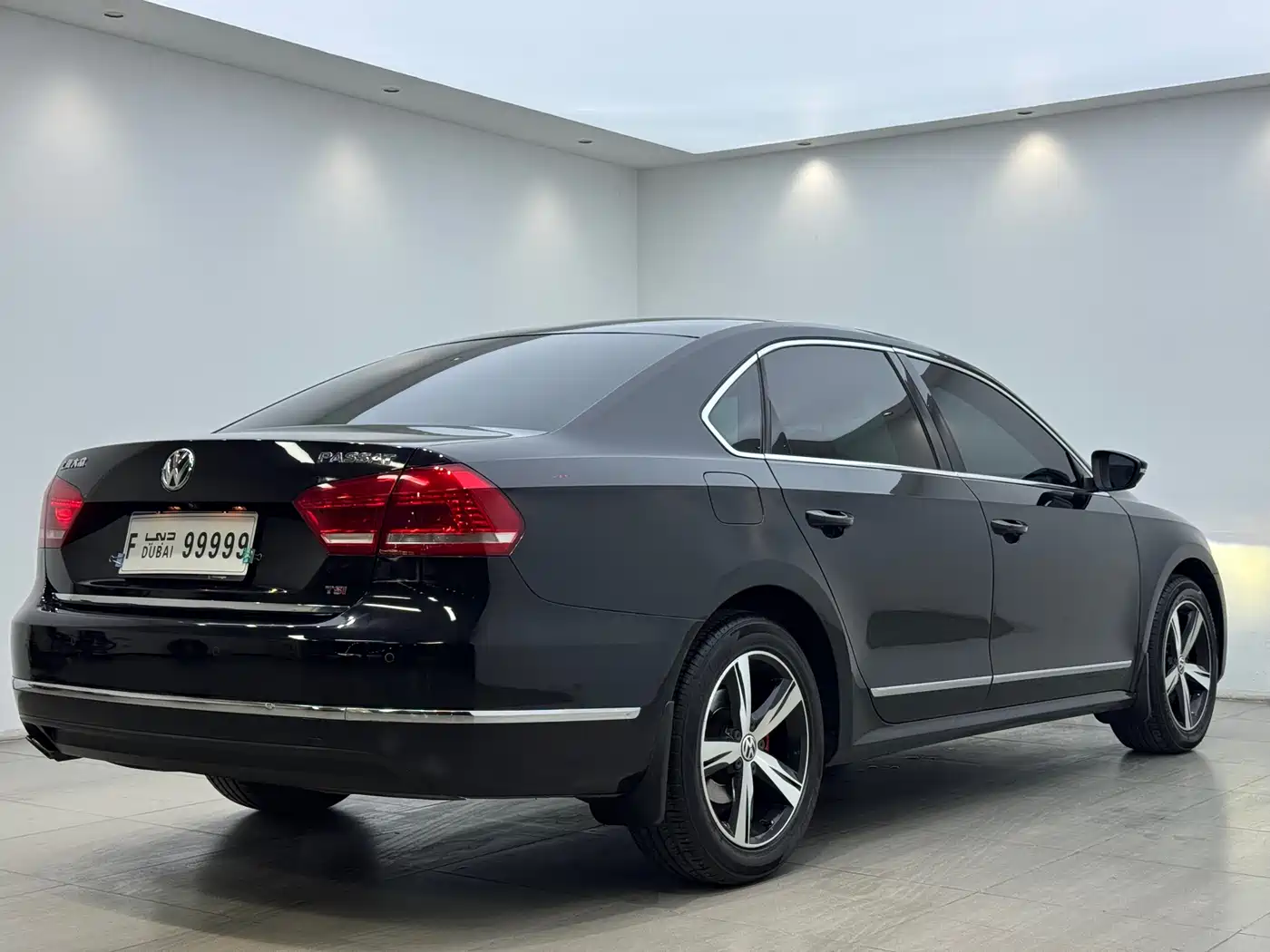 Volkswagen Passat 2015 1.8TSI DSG Prestige Edition фото 9