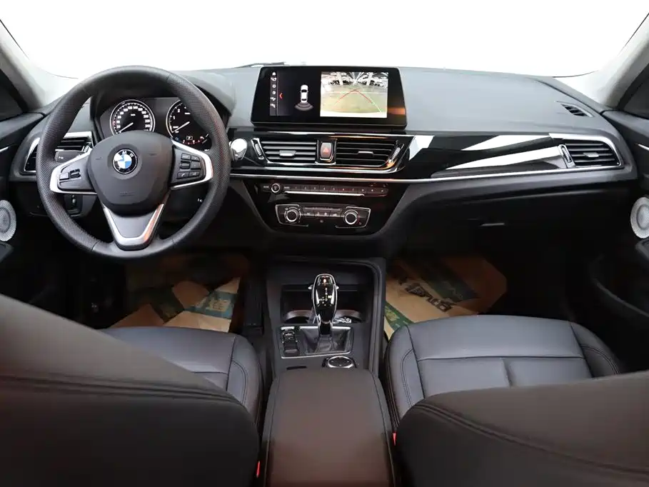 BMW 1 Series 2023 120i M Sport фото 22