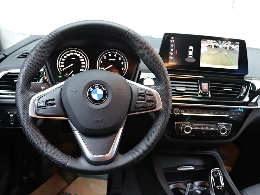 BMW 1 Series 2023 120i M Sport фото 27