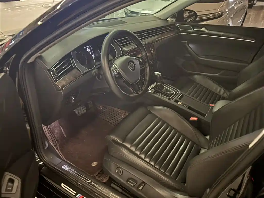 Volkswagen Magotan 2019 330TSI DSG Luxury Class China VI фото 15