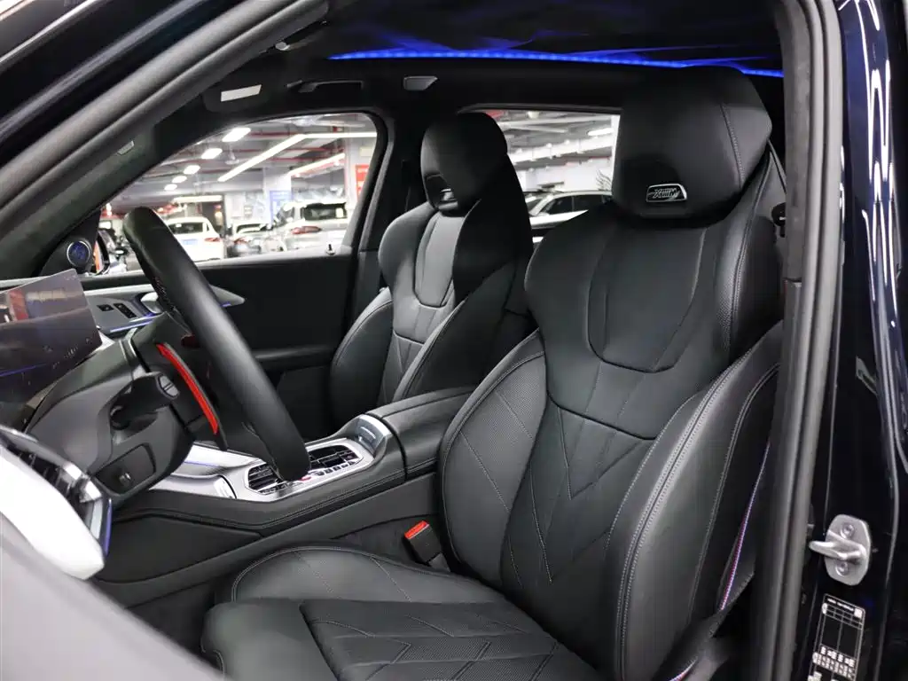 BMW XM 2023 50e фото 11