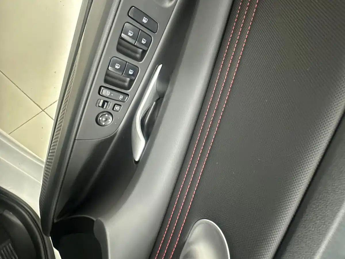 Hyundai Elantra 2022 1.5L CVT 20th Anniversary Edition фото 15
