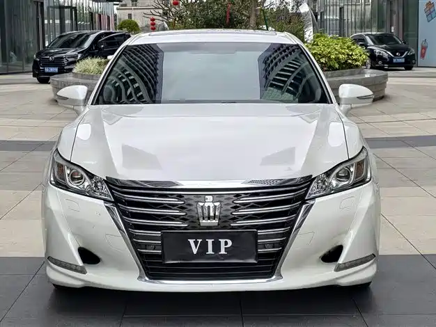 Toyota Crown 2017 2.0T Sport Edition фото 2