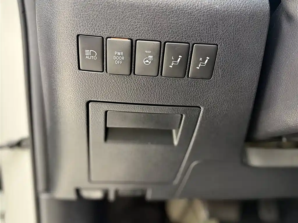 Toyota Alphard 2021 Hybrid 2.5L Premium фото 10