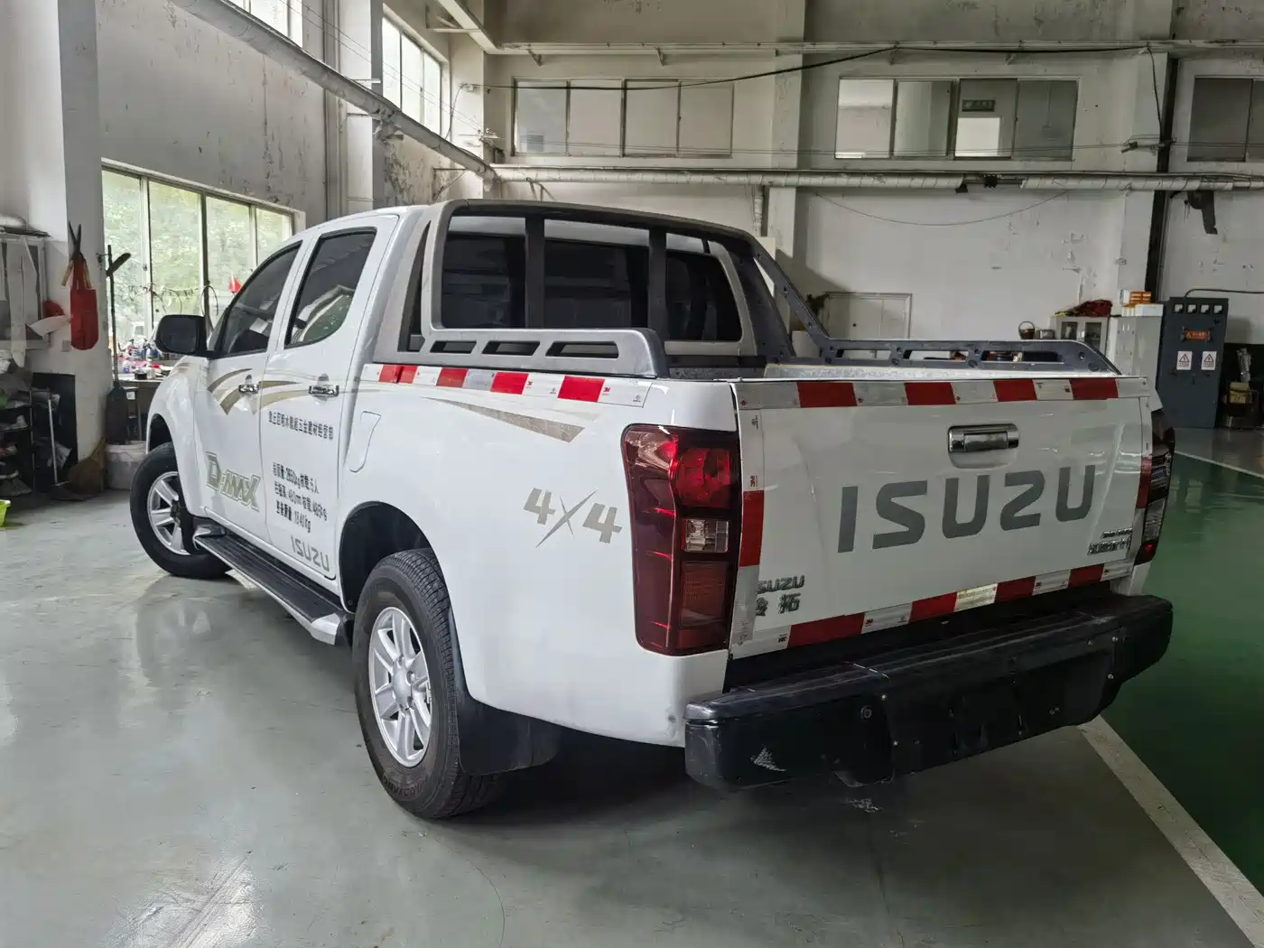 Isuzu Lingtuo 2019 2019 2.5T 2WD Manual Luxury Extended JE4D25Q5A