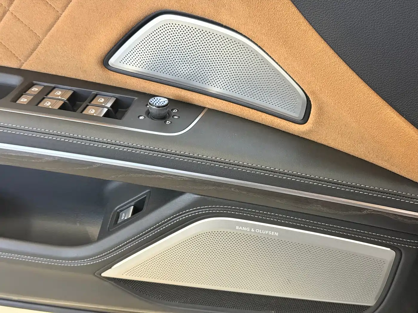 Photo 15 - Audi A8