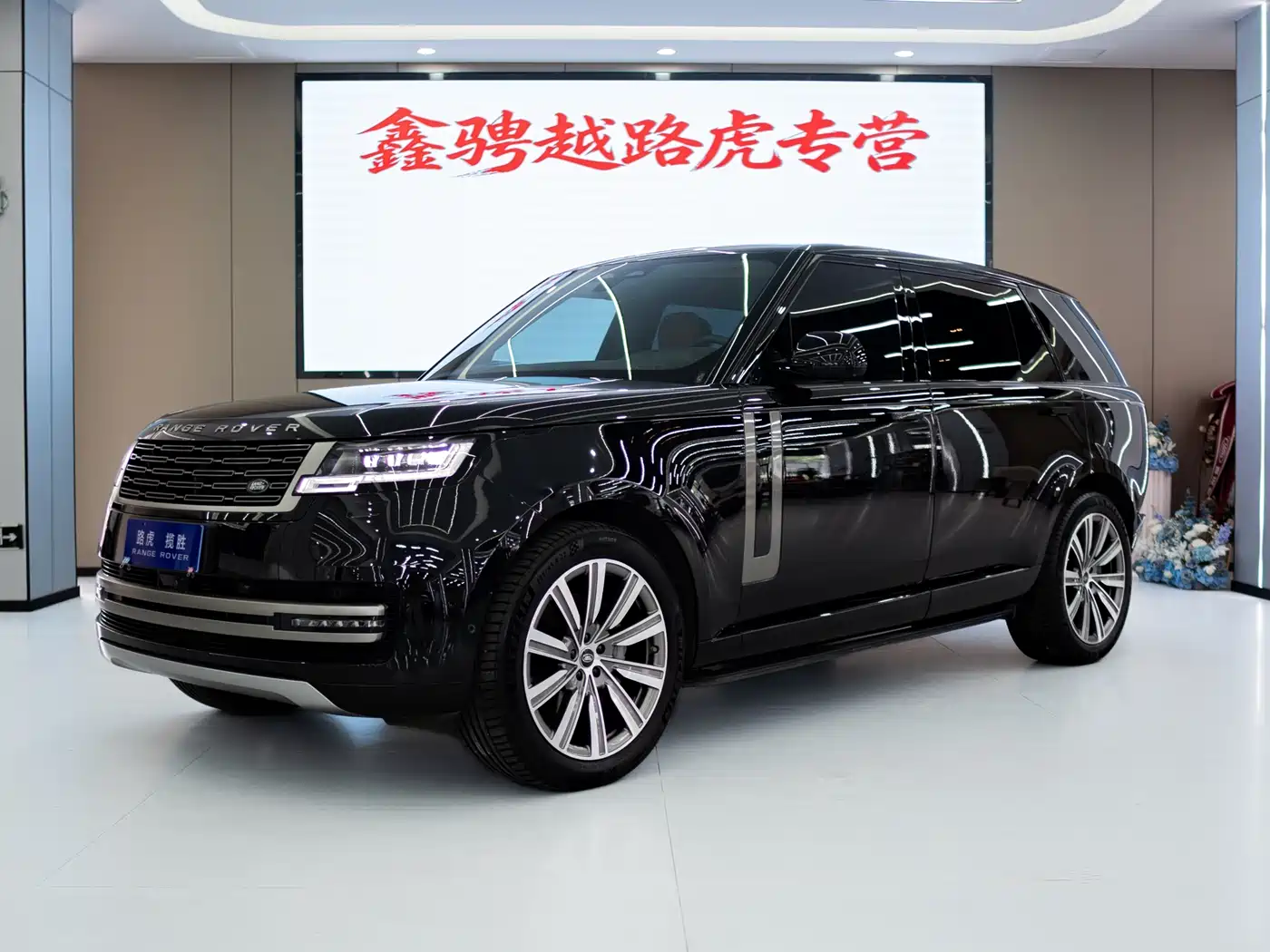 Land Rover Range Rover 2024 3.0 L6 400PS Golden Age Extended 7-Seater
