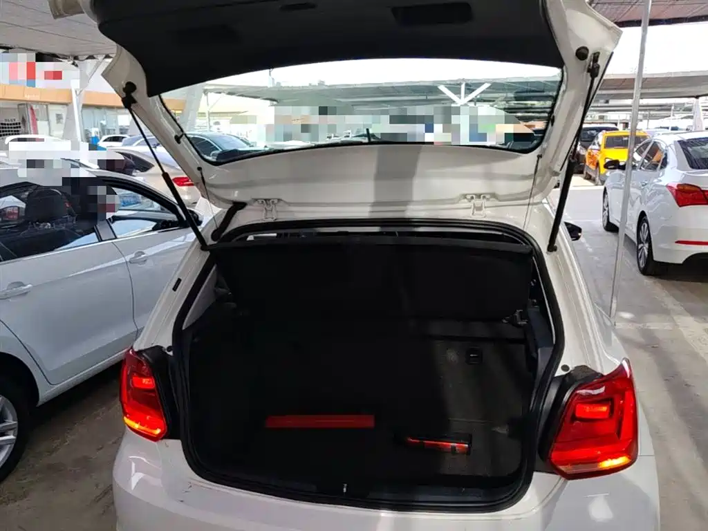 Volkswagen Polo 2016 1.4L Automatic Trend фото 19