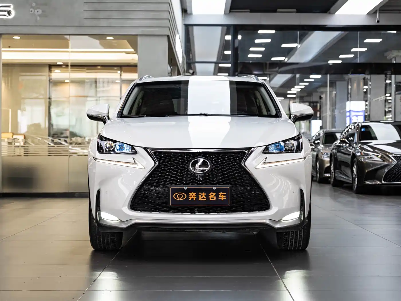 Lexus NX 2015 200t AWD F Sport фото 2
