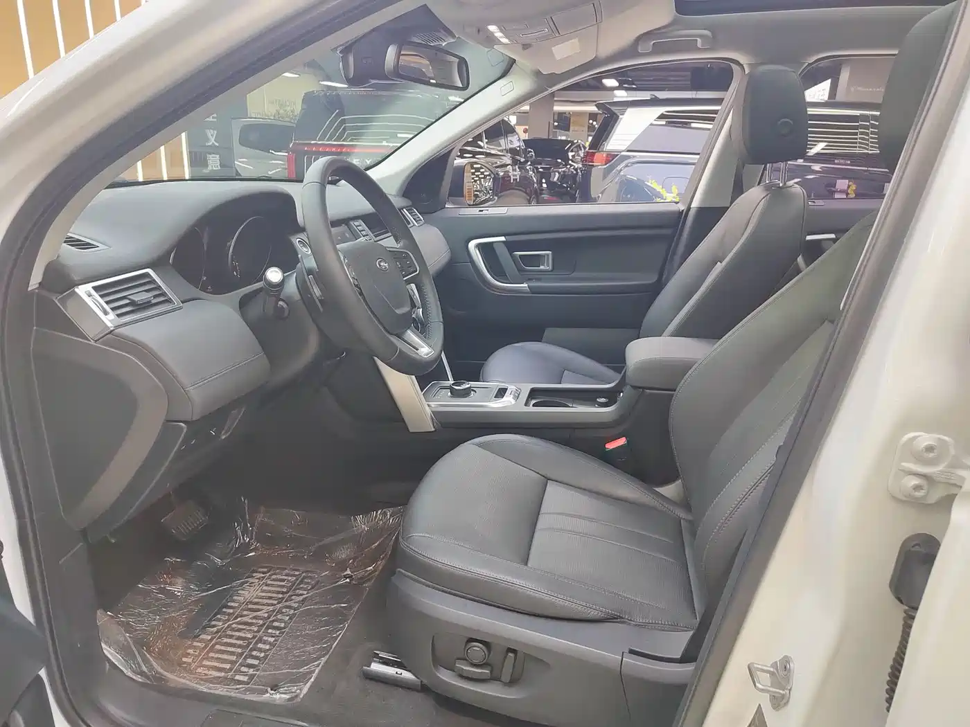 Land Rover Discovery Sport 2018 240PS SE Edition фото 10
