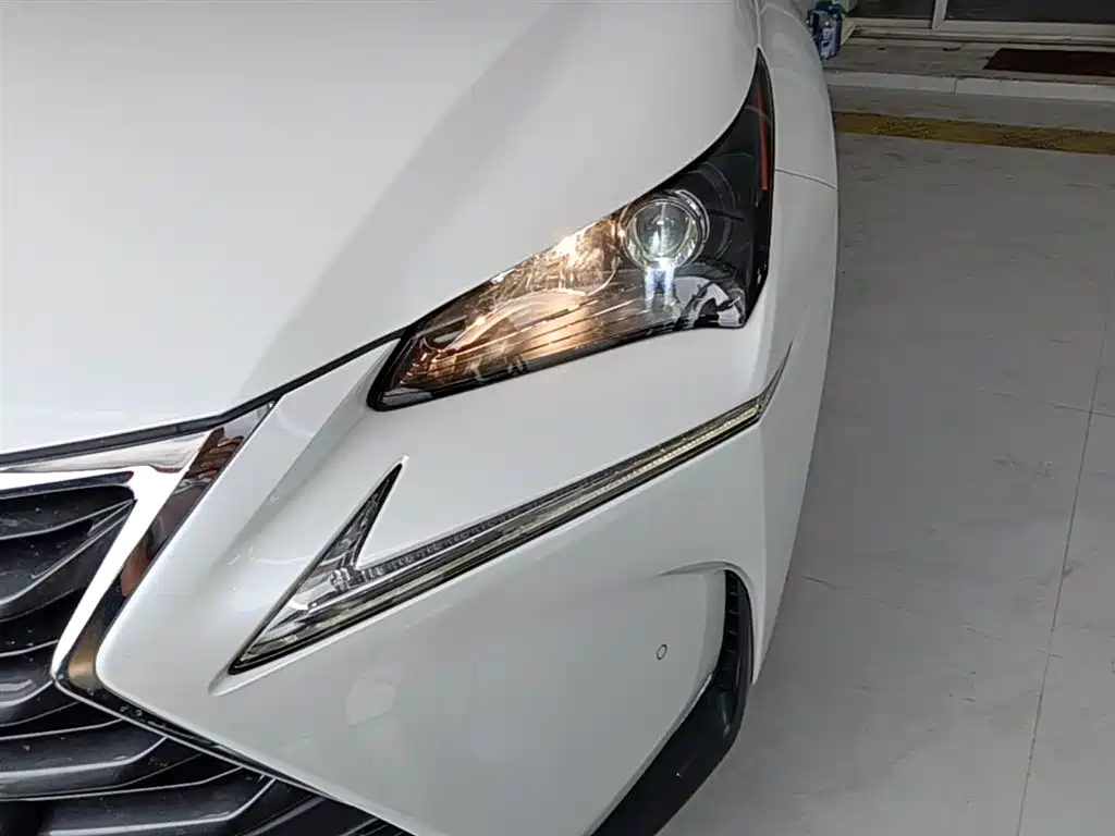 Lexus NX 2015 200t AWD F Sport фото 24