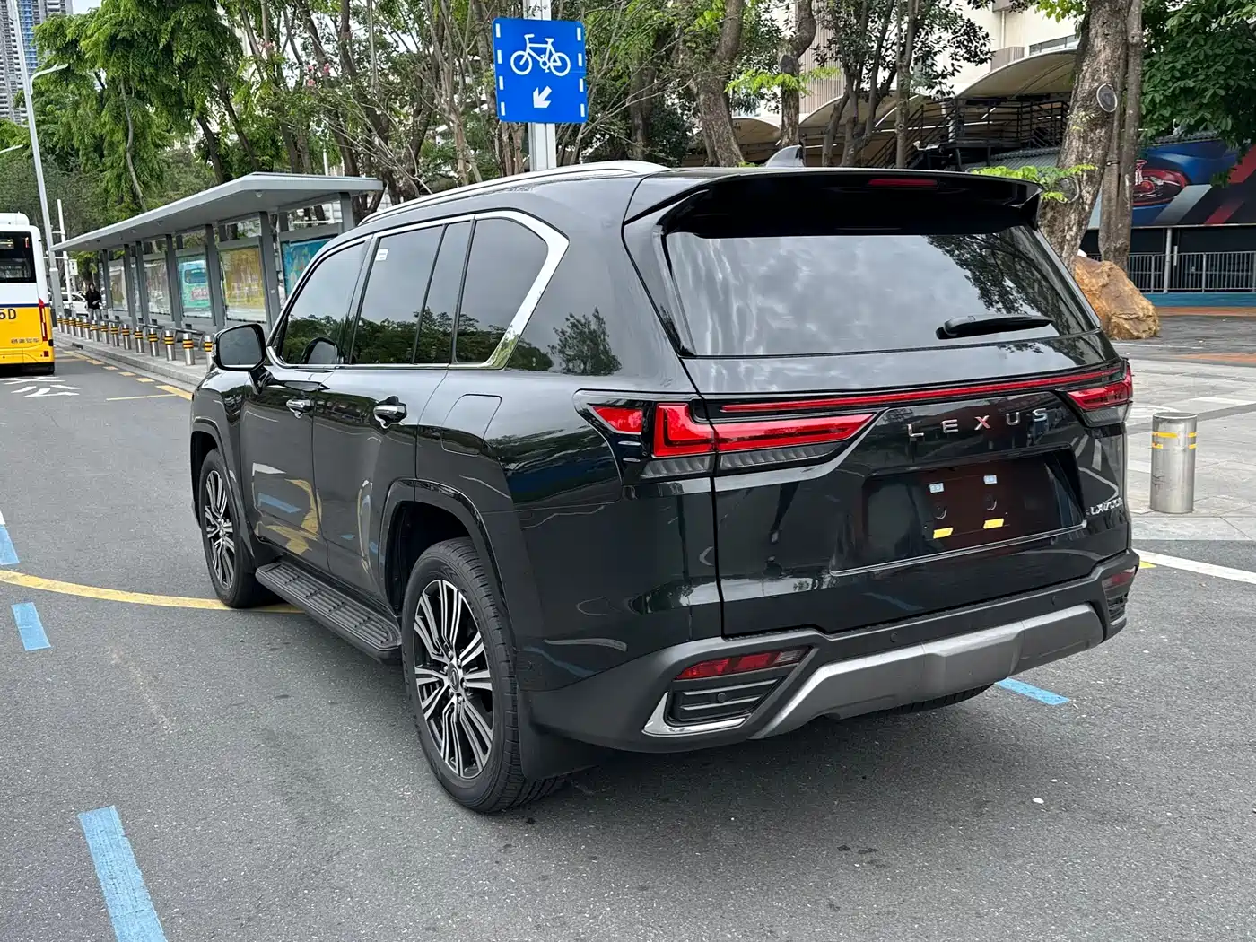 Lexus LX 2025 700h Boundary Edition фото 11
