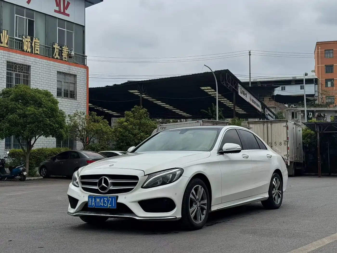 Mercedes-Benz C-Class 2017 Facelift C 200 L Sport Edition фото 3