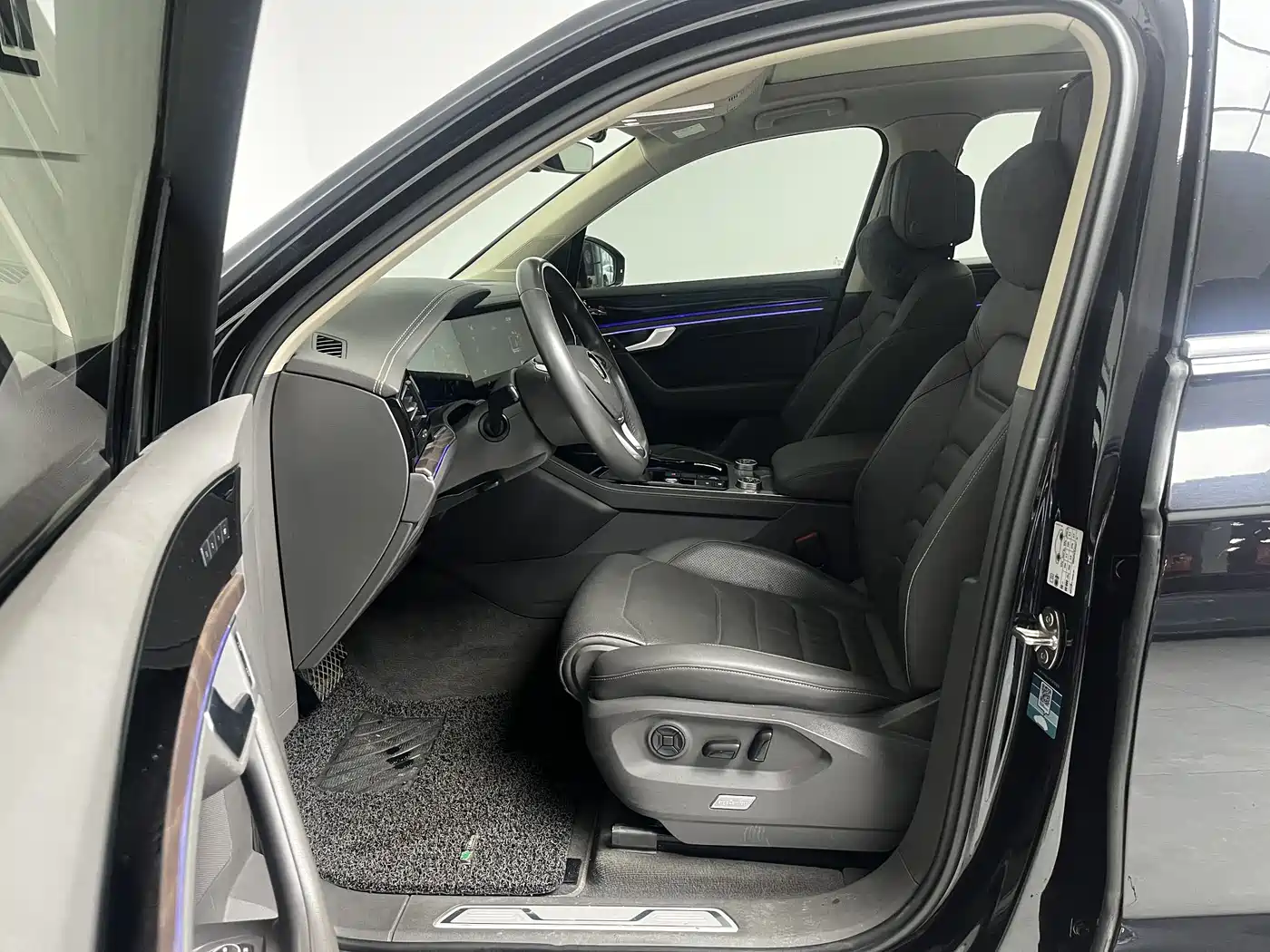 Volkswagen Touareg 2019 3.0TSI Sharp Edge Edition China V фото 6