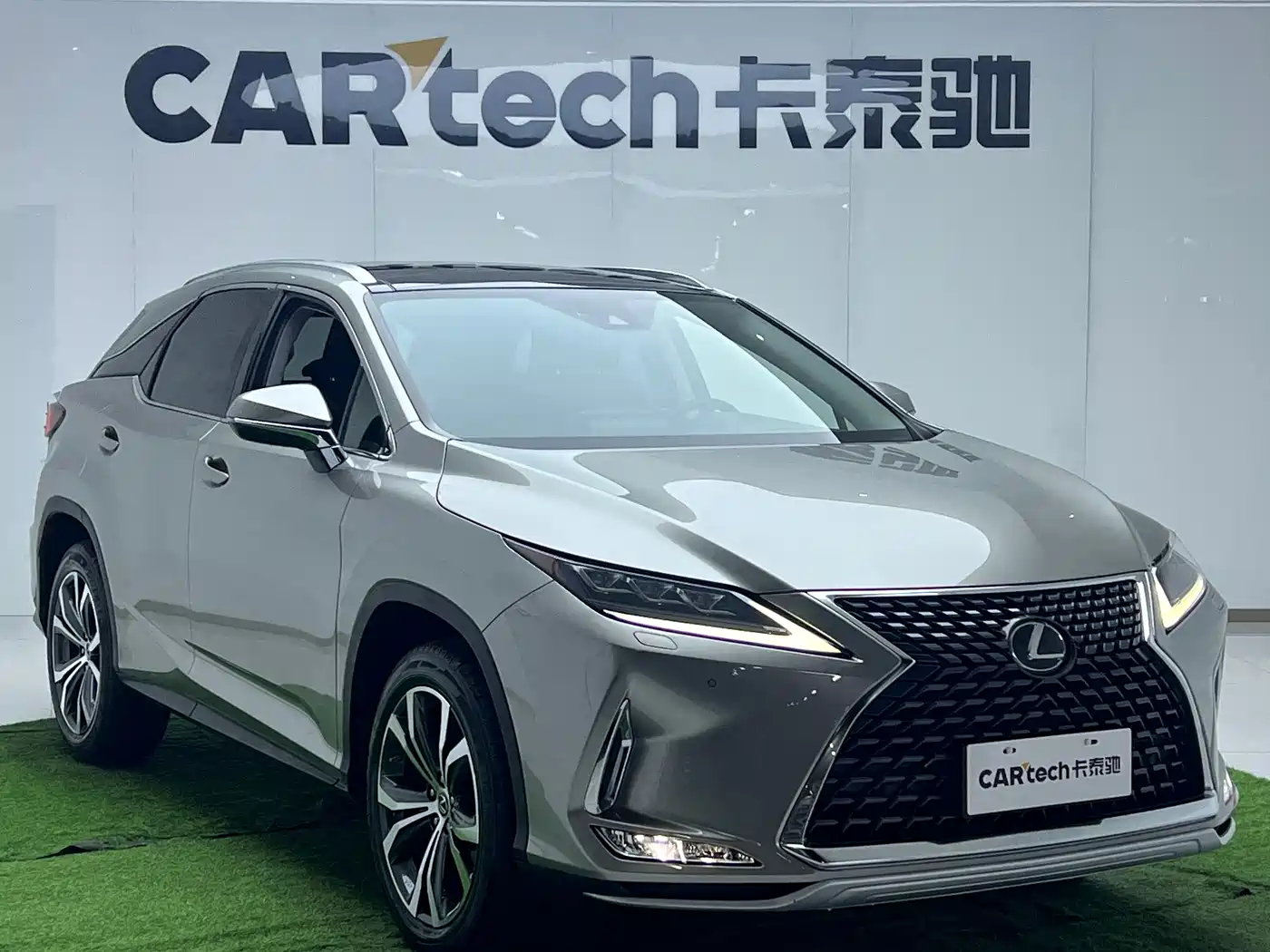 Lexus RX 2021 300 AWD Special Edition фото 3